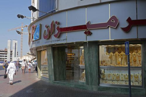 c-UWens Dubai u Co 00