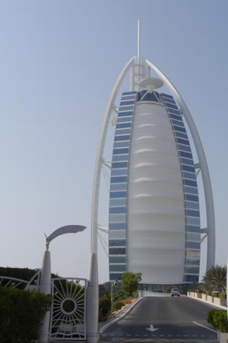 c-UWens Dubai u Co 51b